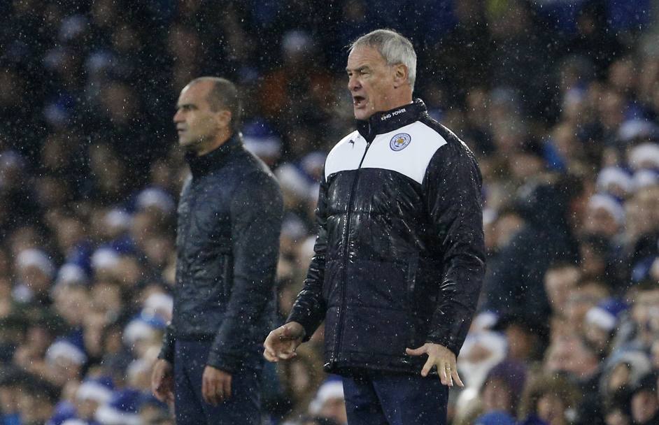 Dall&#39;ultimo posto alla vetta del campionato inglese in 12 mesi: impresa firmata Leicester City-Ranieri, qui contro l&#39;Everton (Reuters)
